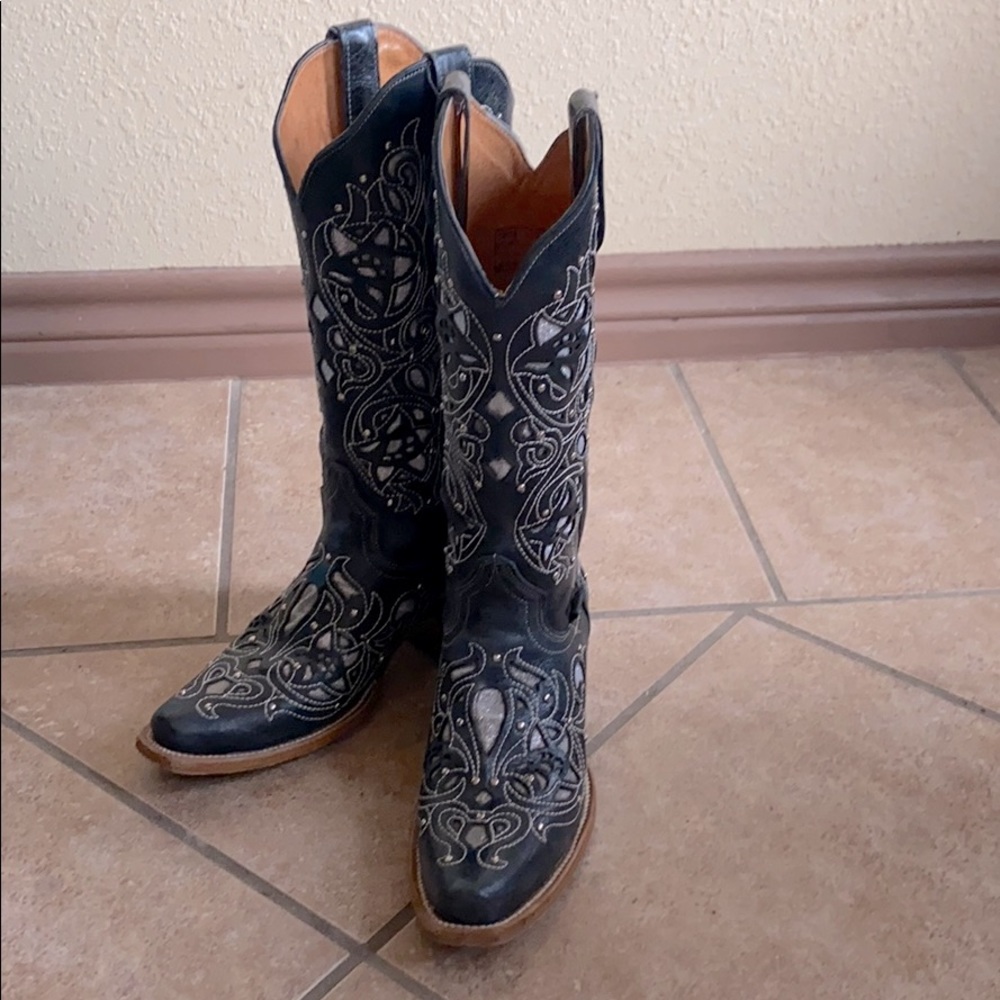 Woman’s cowgirl boots!!!!